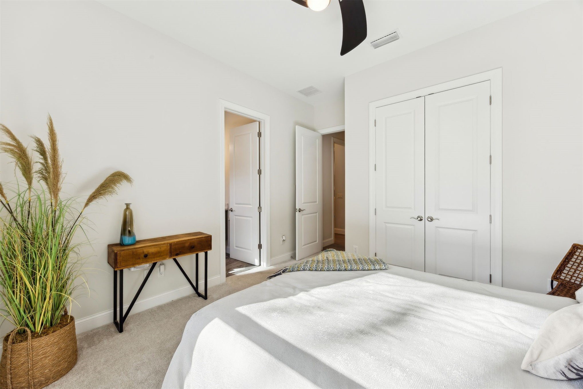 96029 Brady Point Road Fernandina Beach, FL 32034 - Photo 30 of 61 a bedroom with a bed and a chair