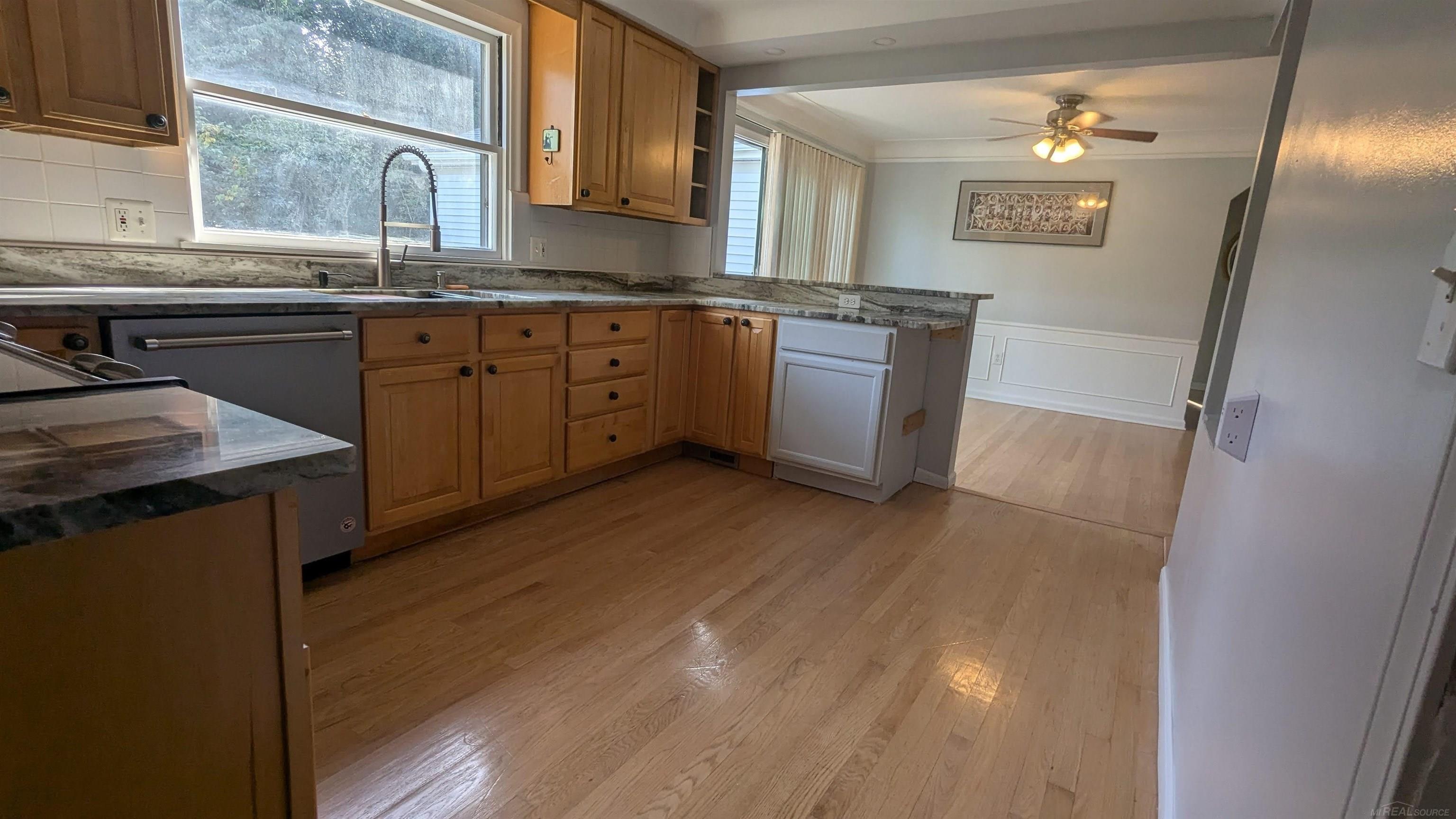 345 Hillview Street Rochester Hills, MI 48306 - Photo 4 of 28