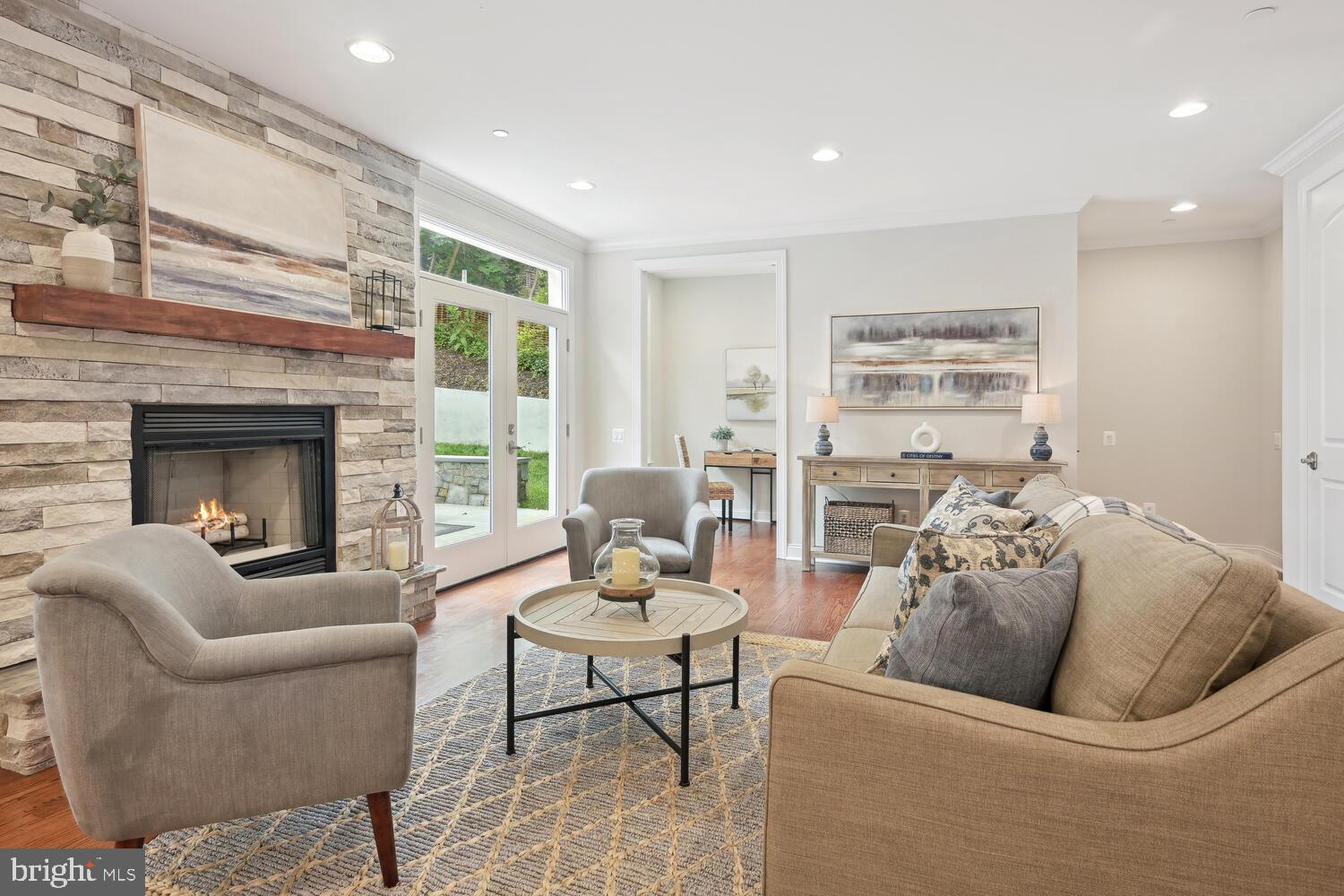 6407 West Halbert Road Bethesda, MD 20817 - Photo 13 of 71 Red Oak Mantel