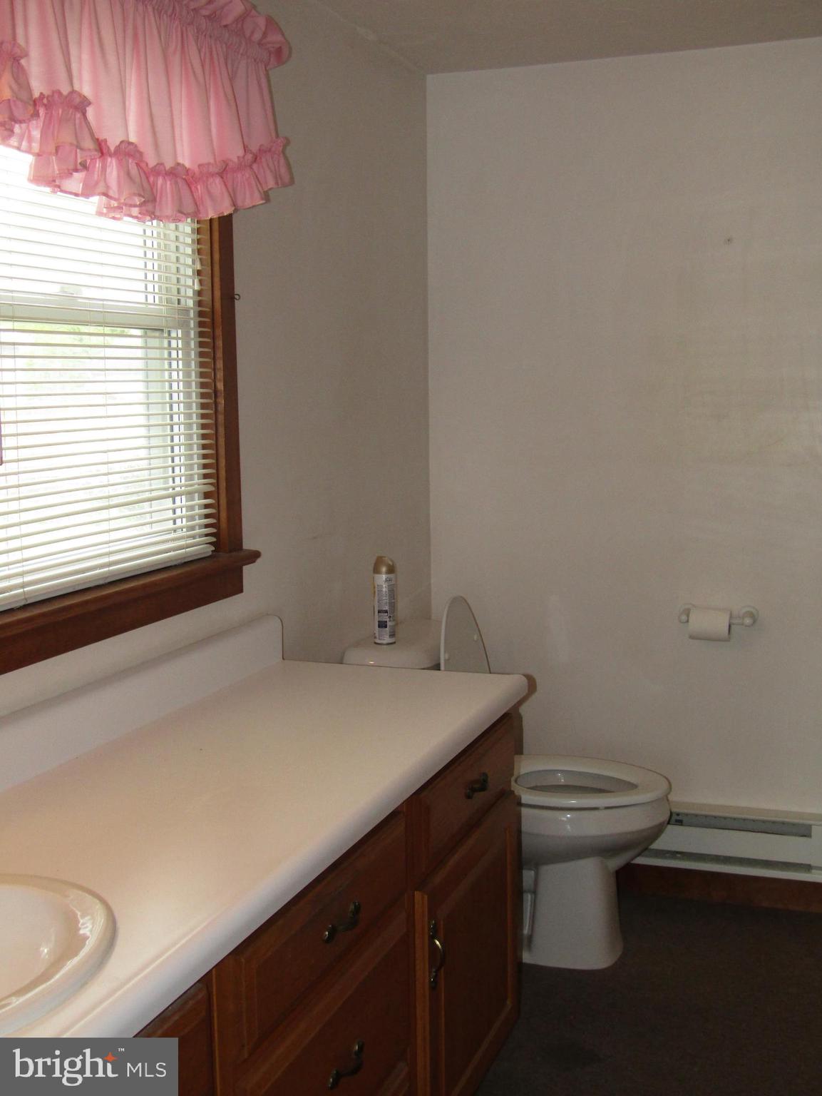 212 Princess Street Hanover, PA 17331 - Photo 16 of 33 1st Floor Full Bath