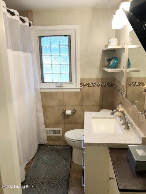 8910 Waltlee Road Louisville, KY 40291 - Photo 10 of 18 Full Bath