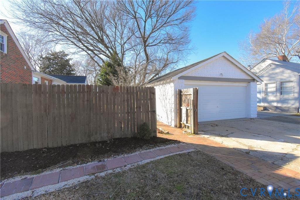 5900 River Road Petersburg, VA 23803 - Photo 4 of 44 a front view of a house
