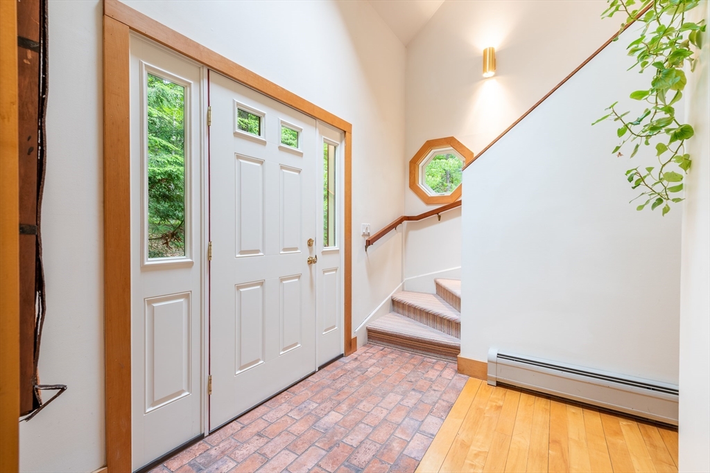 71 Morgan Circle Amherst, MA 01002 - Photo 3 of 42