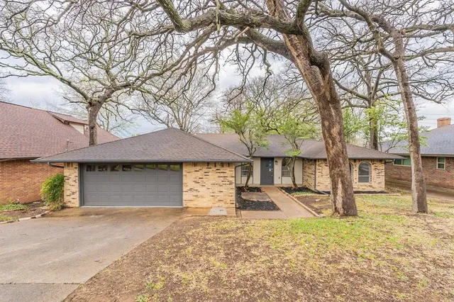 $315,000 | 2105 Castle Oaks Drive, Arlington, TX 76012