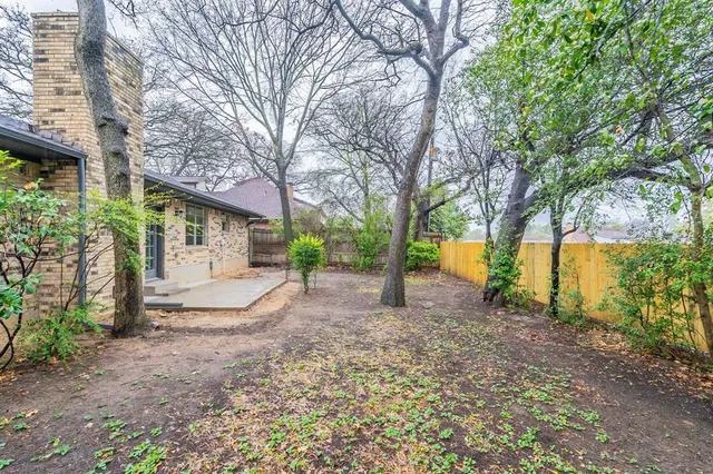 $315,000 | 2105 Castle Oaks Drive, Arlington, TX 76012