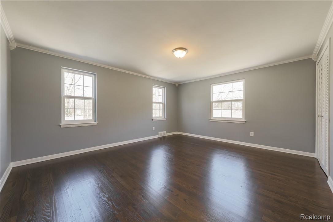 251 Lothrop Road Grosse Pointe, MI 48236 - Photo 22 of 29 251 Lothrop Rd Grosse Pointe-print-028-33-untitled 31 of 43-4200x2801-300dpi.jpg