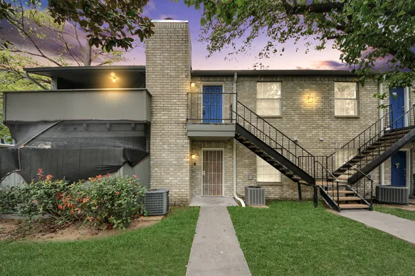 $78,500 | 9700 Leawood Boulevard, Unit 1002, Houston, TX 77099
