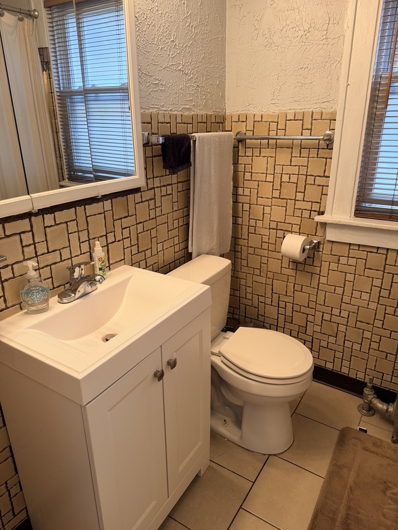 8118 South Rhodes Avenue Chicago, IL 60619 - Photo 14 of 26 Gallery Image 14