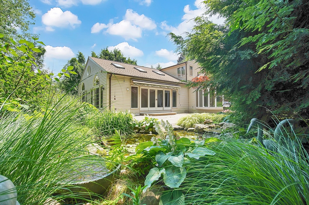 88 Briarcliff Road Longmeadow, MA 01106 - Photo 3 of 38 Gallery Image 3