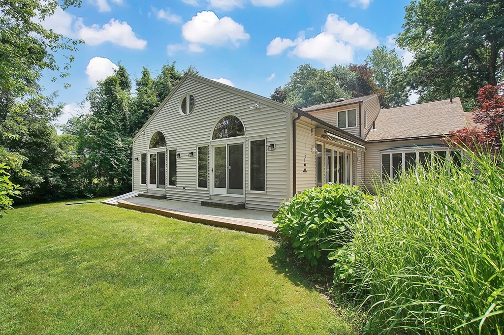 88 Briarcliff Road Longmeadow, MA 01106 - Photo 4 of 38 Gallery Image 4