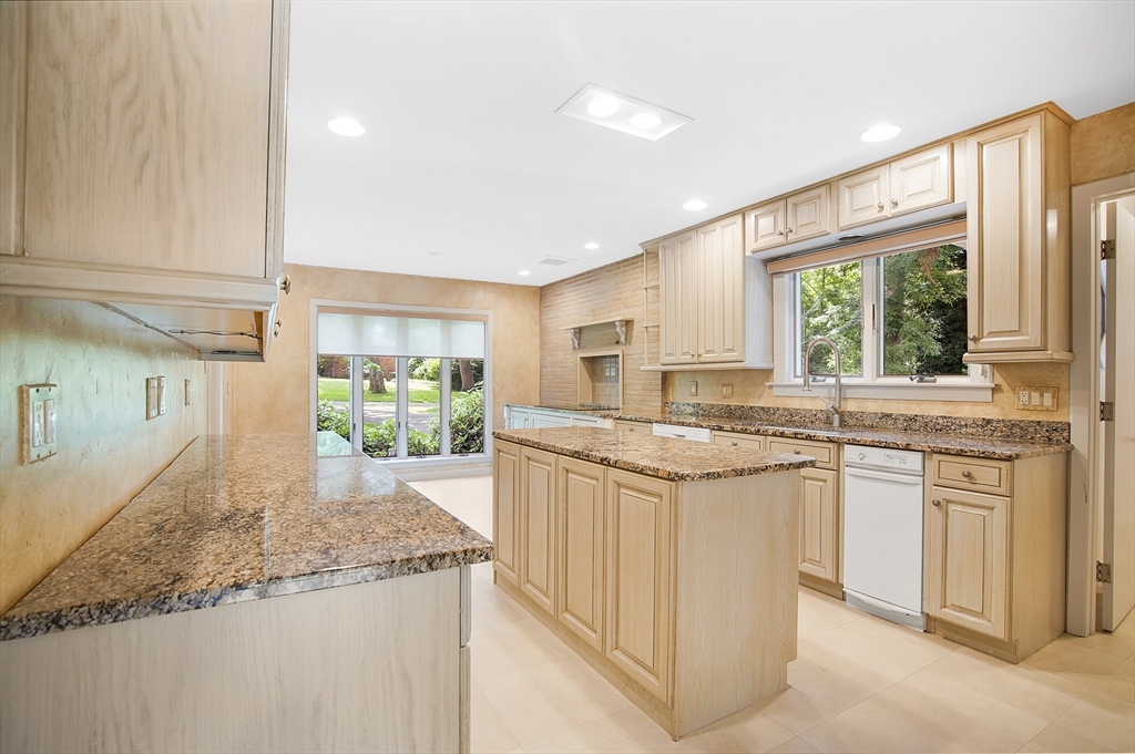 88 Briarcliff Road Longmeadow, MA 01106 - Photo 9 of 38 Gallery Image 9
