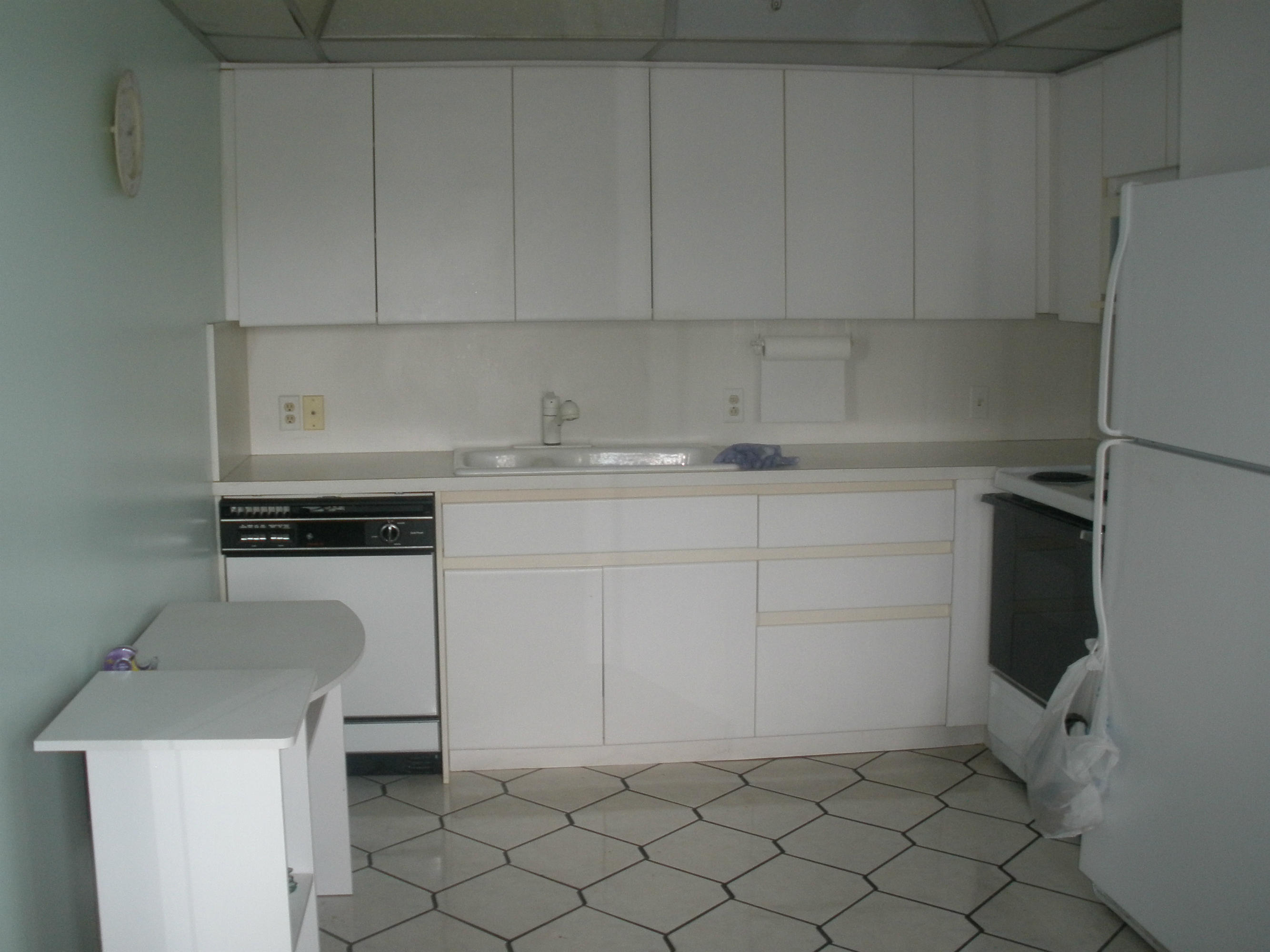 3037 Lincoln A, Unit B Boca Raton, FL 33434 - Photo 2 of 10 Kitchen