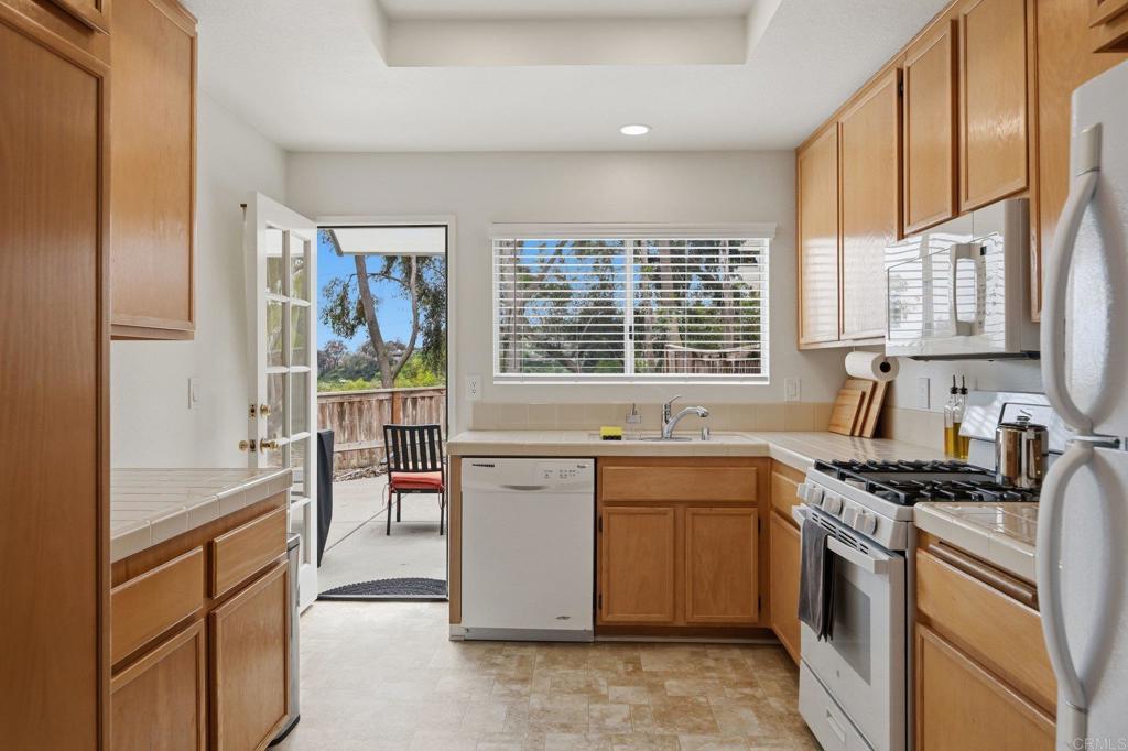 2633 Regent Road Carlsbad, CA 92010 - Photo 10 of 28
