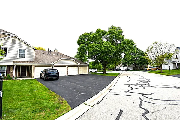 $2,350 | 27W705 Windermere Road, Unit 3008, Winfield, IL 60190