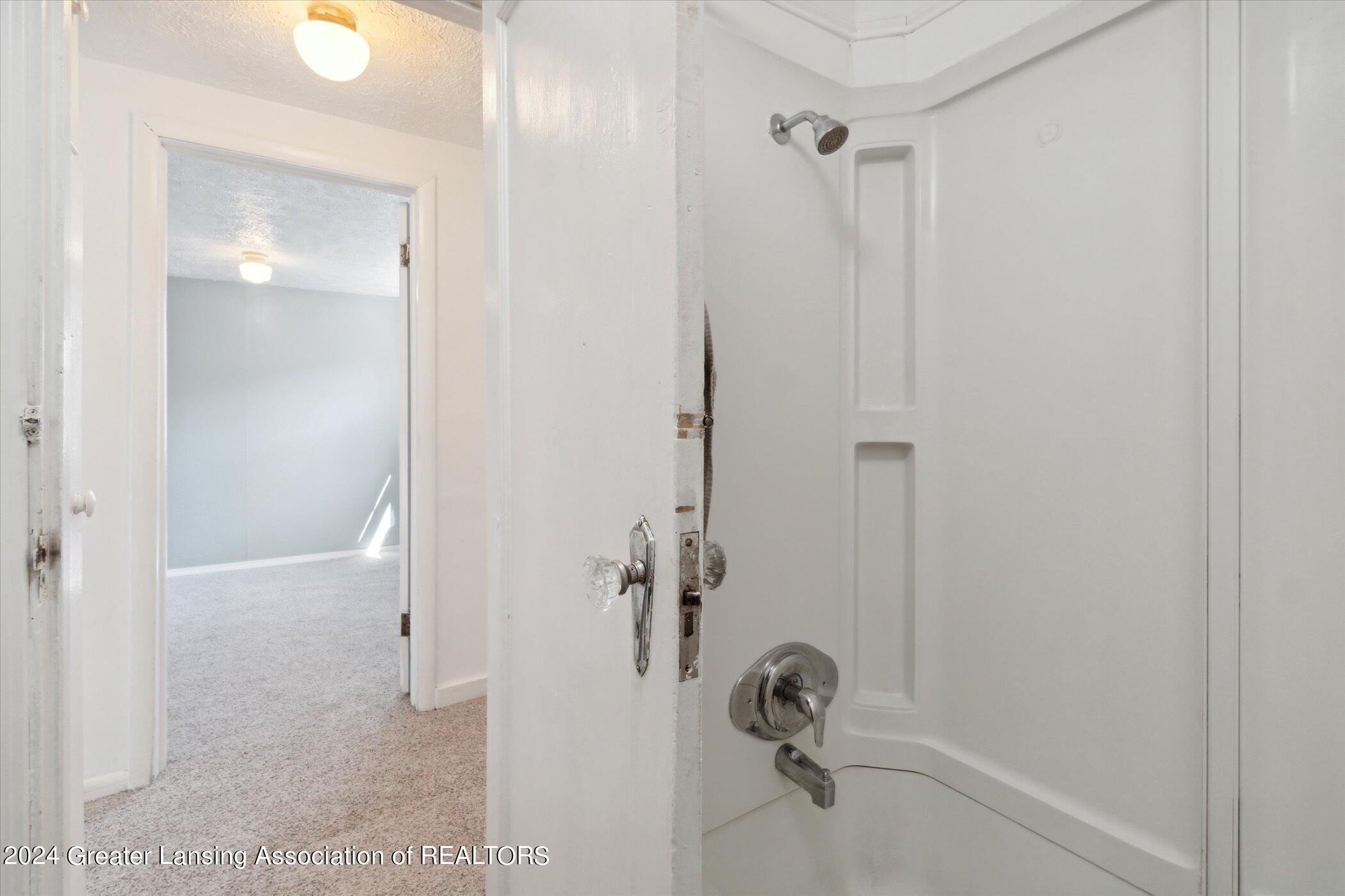 1406 Snyder Road East Lansing, MI 48823 - Photo 18 of 28 5.1