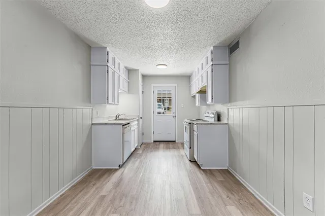 $920 | 2530 East US Highway 377, Unit 20, Granbury, TX 76049