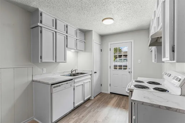 $920 | 2530 East US Highway 377, Unit 20, Granbury, TX 76049