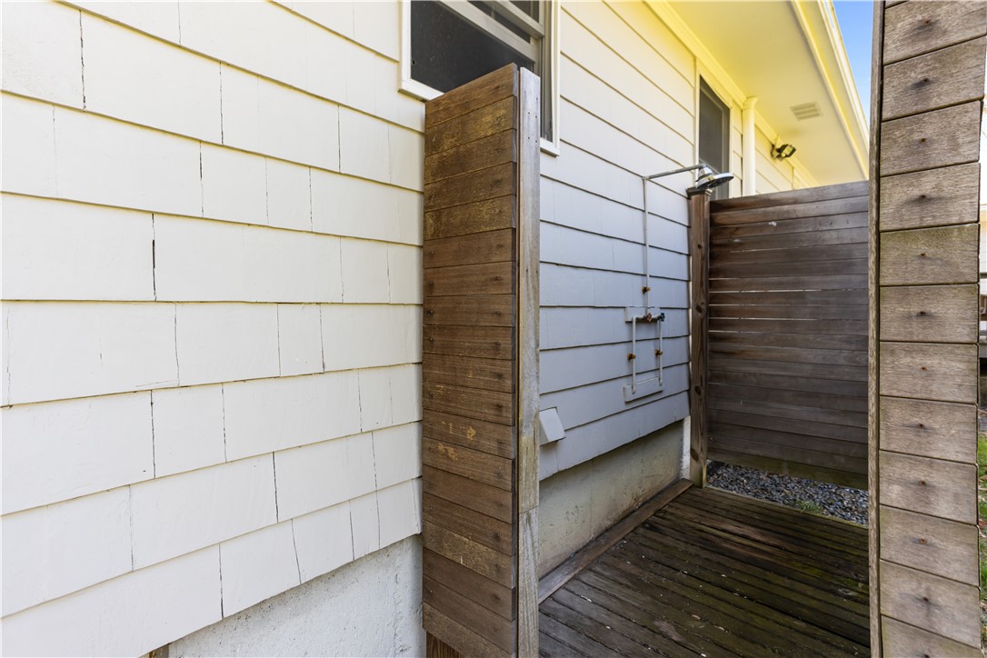 386 Stone Church Road Tiverton, RI 02878 - Photo 4 of 38