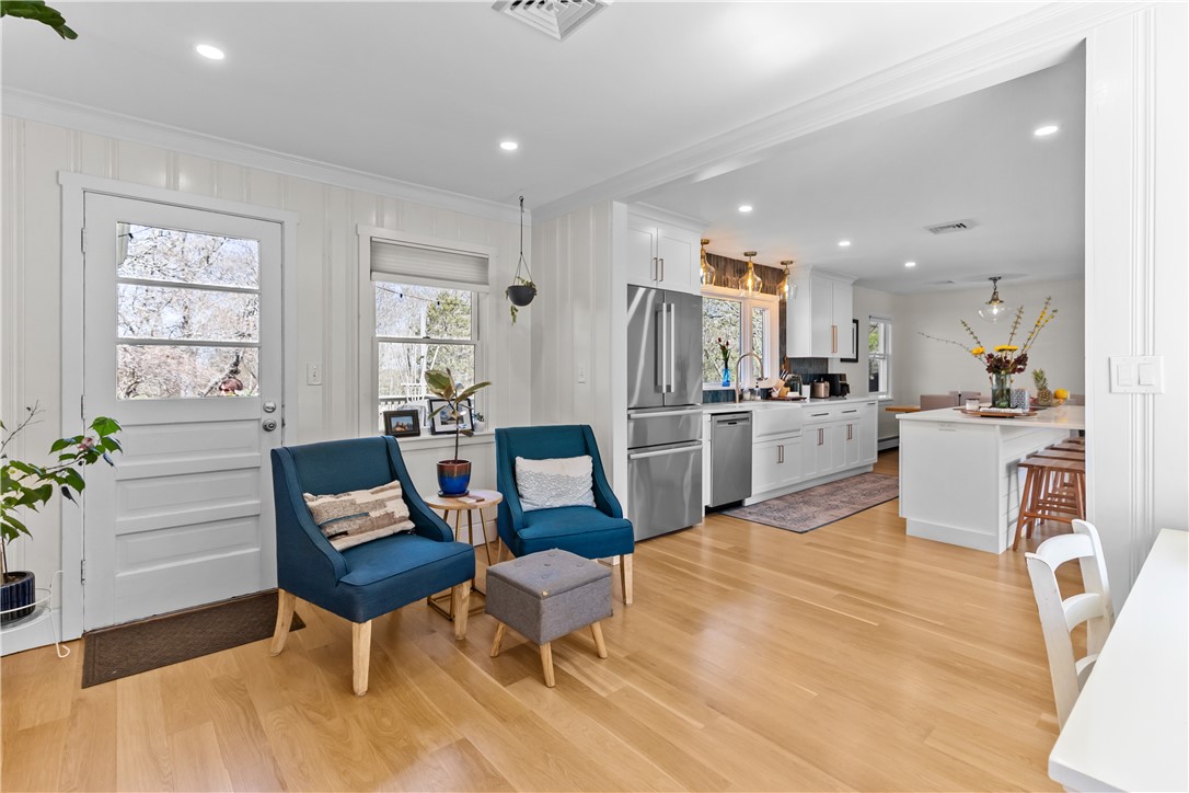 386 Stone Church Road Tiverton, RI 02878 - Photo 5 of 38