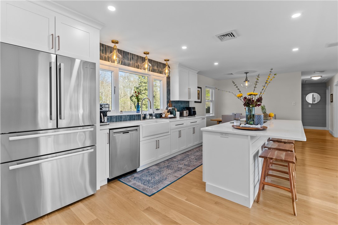 386 Stone Church Road Tiverton, RI 02878 - Photo 7 of 38