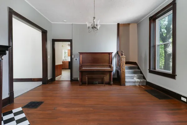 $175,000 | 505 West Oakland Avenue, Bloomington, IL 61701