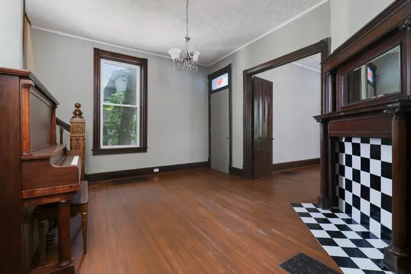 $175,000 | 505 West Oakland Avenue, Bloomington, IL 61701