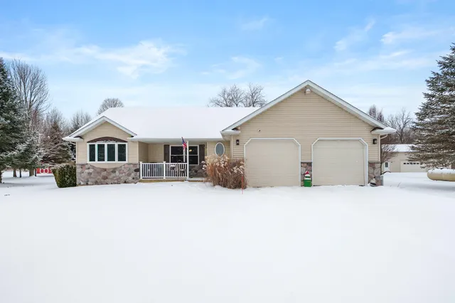 $470,000 | 223 Leo Drive, Burlington, MI 49029
