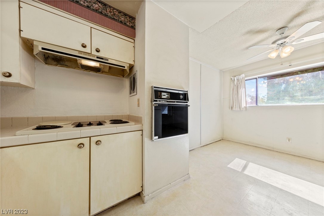 350 East Desert Inn Road, Unit H110 Las Vegas, NV 89109 - Photo 8 of 19 Gallery Image 8