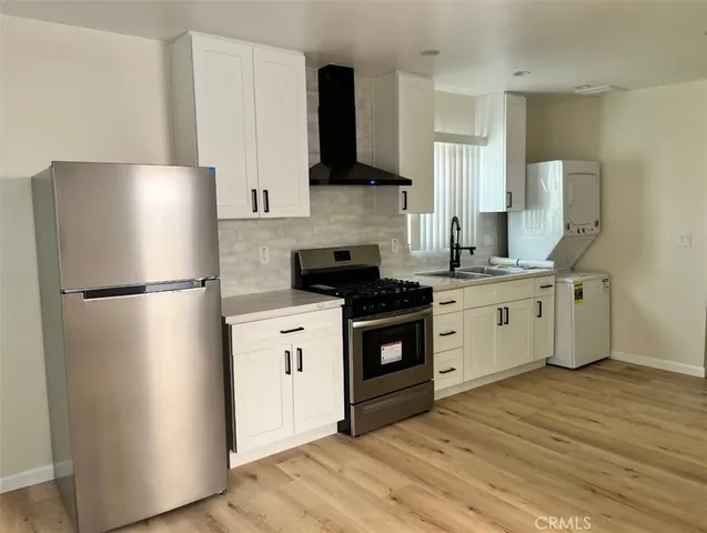 $2,400 | 2034 1/2 East 77th Street, Los Angeles, CA 90001