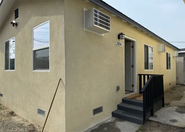 $2,400 | 2034 1/2 East 77th Street, Los Angeles, CA 90001