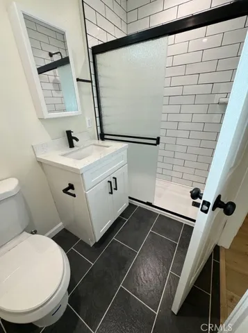 $2,400 | 2034 1/2 East 77th Street, Los Angeles, CA 90001