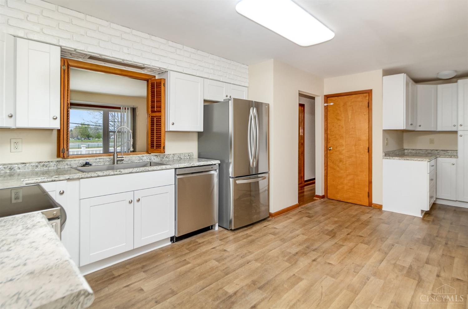 934 Locust Corner Road Cincinnati, OH 45245 - Photo 13 of 22 Gallery Image 13