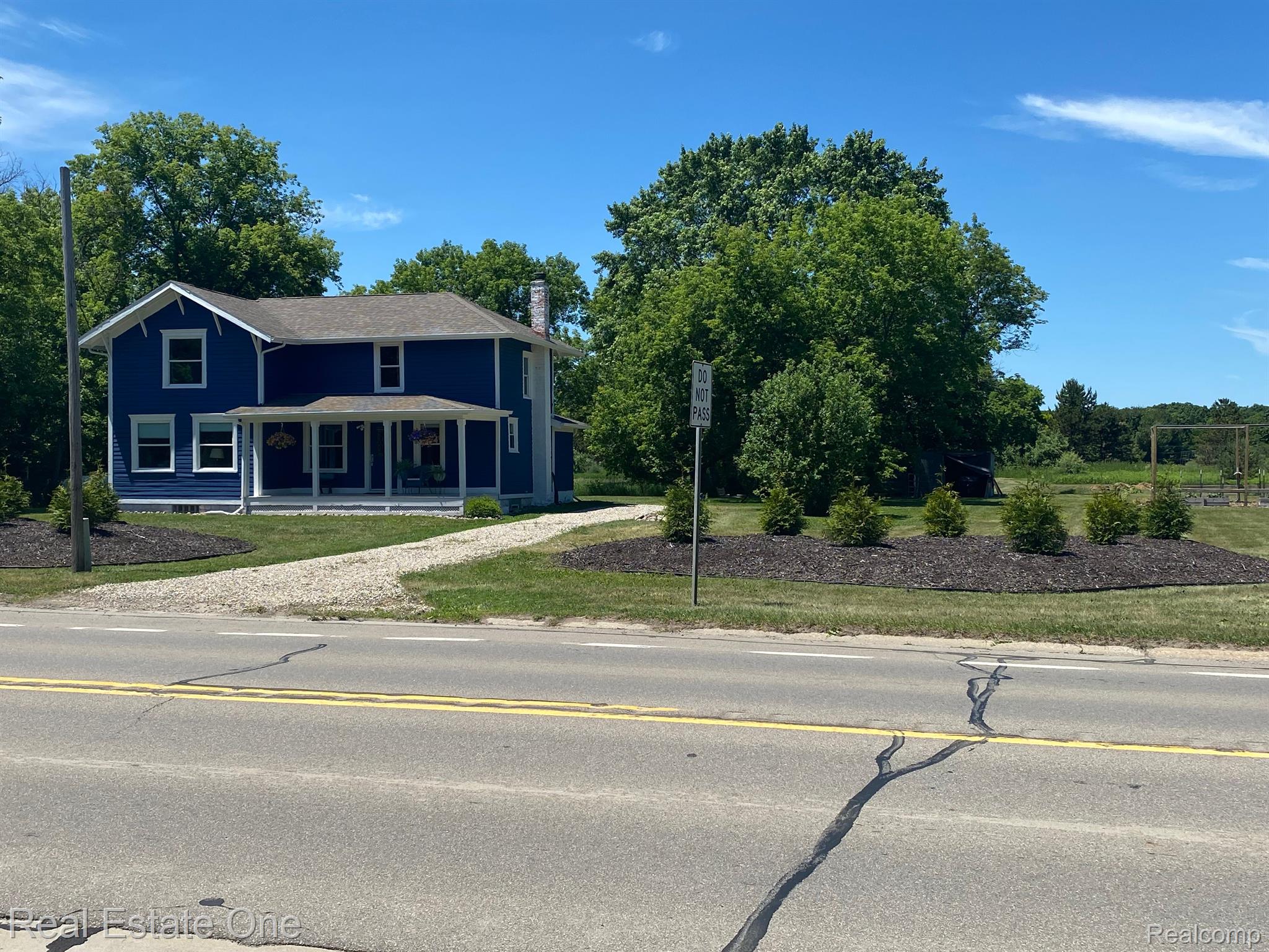 1561 North Hickory Ridge Road Highland, MI 48357 - Photo 2 of 39 Gallery Image 2