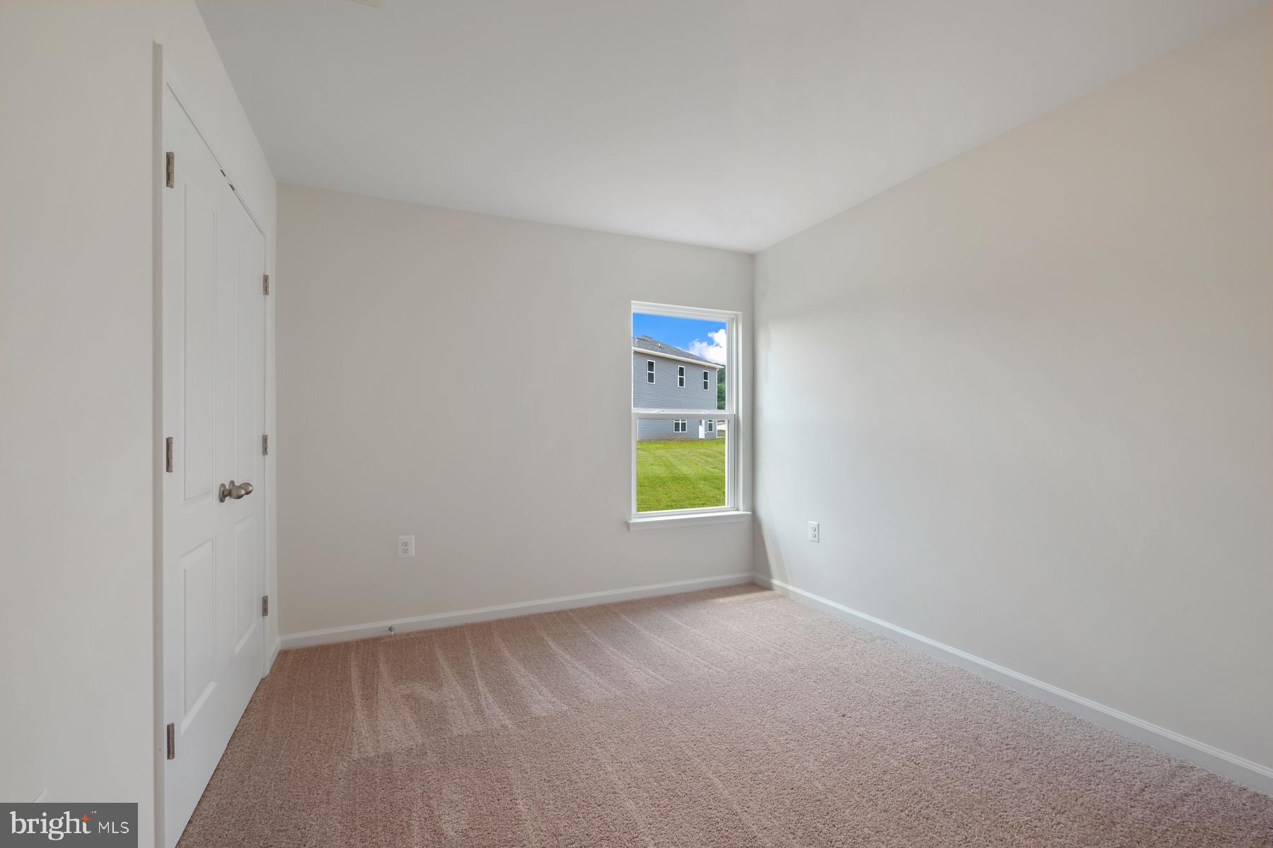 221 Rappahannock Run Falling Waters, WV 25419 - Photo 10 of 29 Gallery Image 10