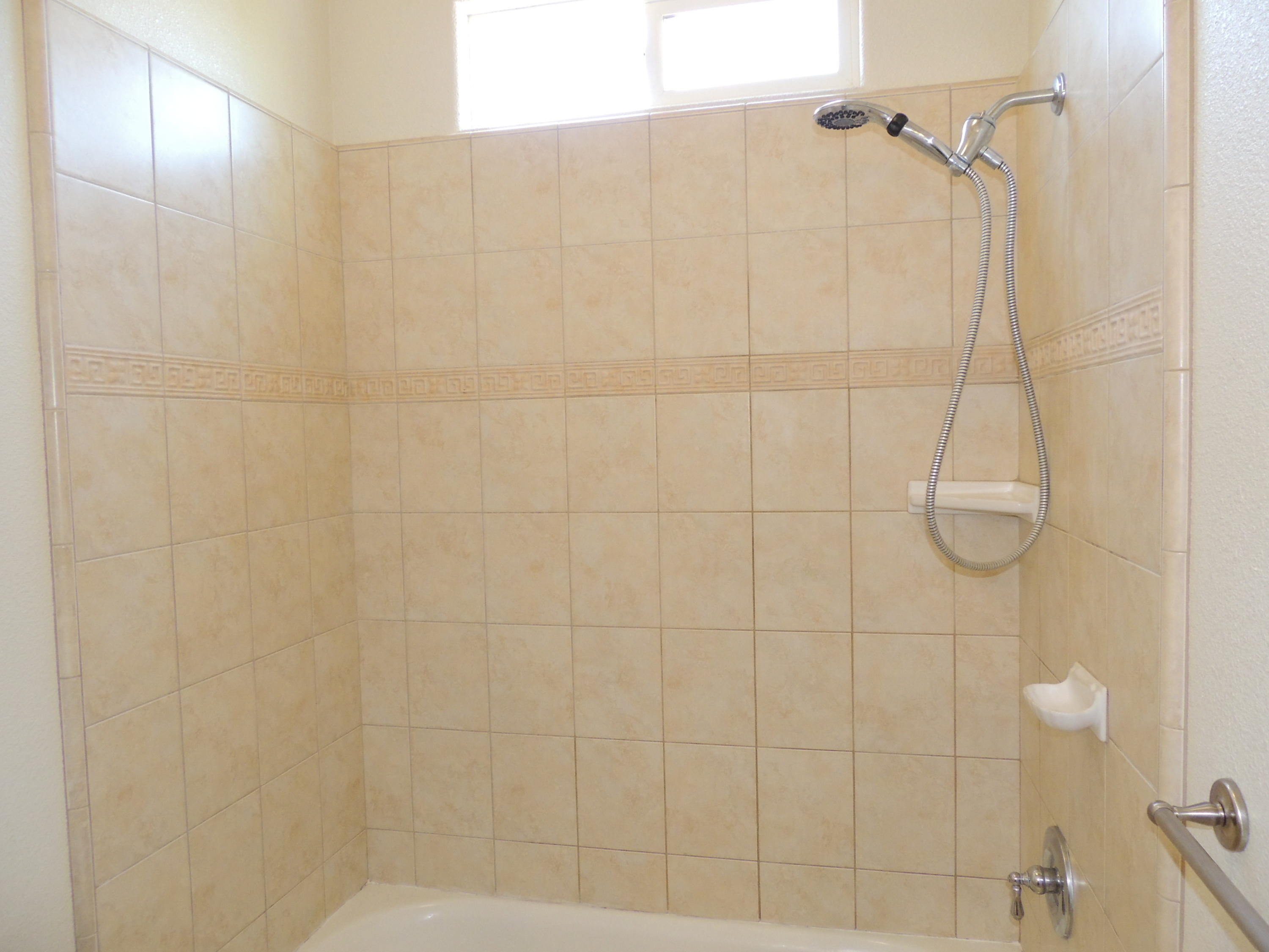 2076 Tarmac Road Redding, CA 96003 - Photo 15 of 26 Hall Bath