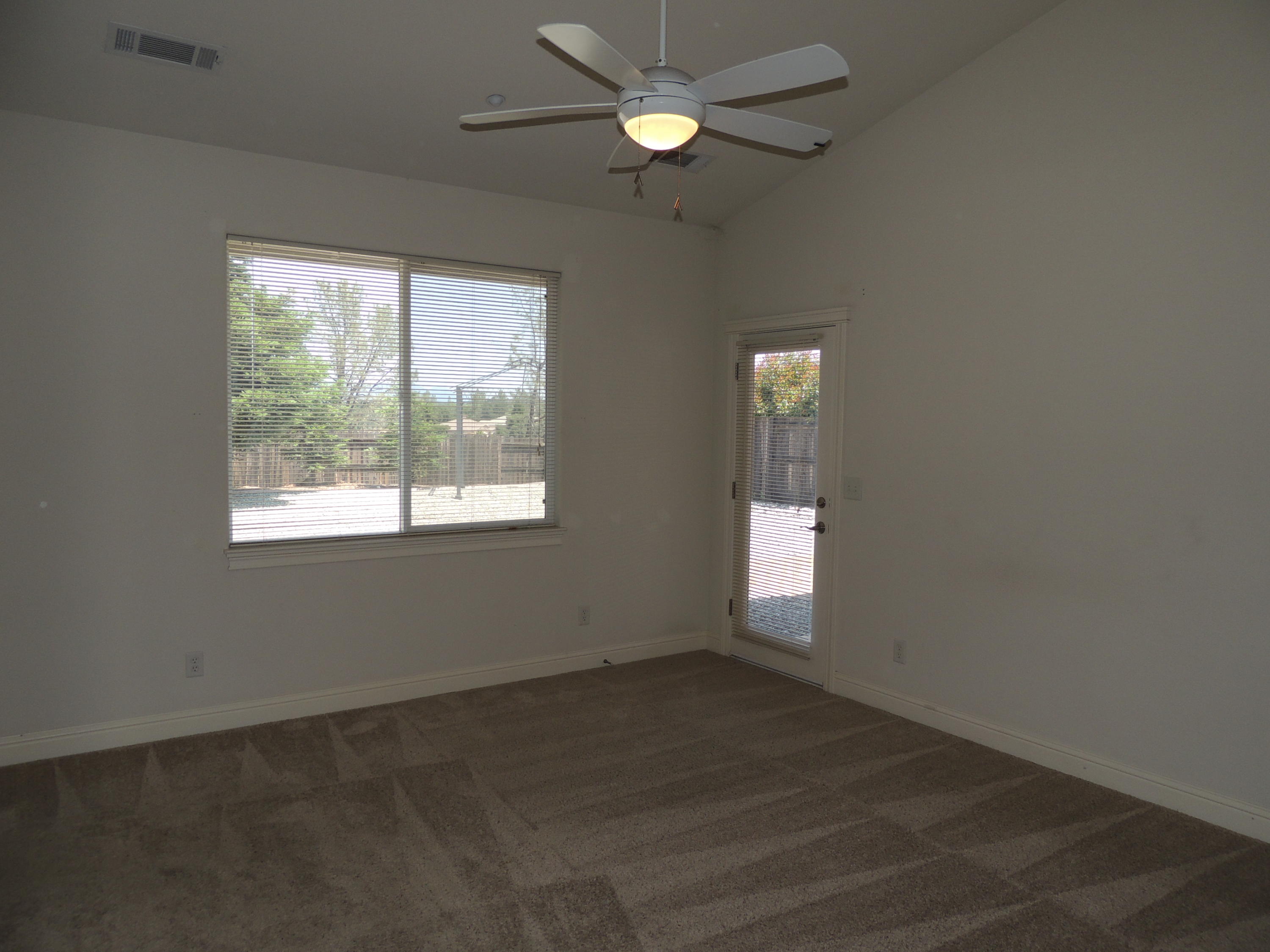 2076 Tarmac Road Redding, CA 96003 - Photo 16 of 26 Master Bedroom