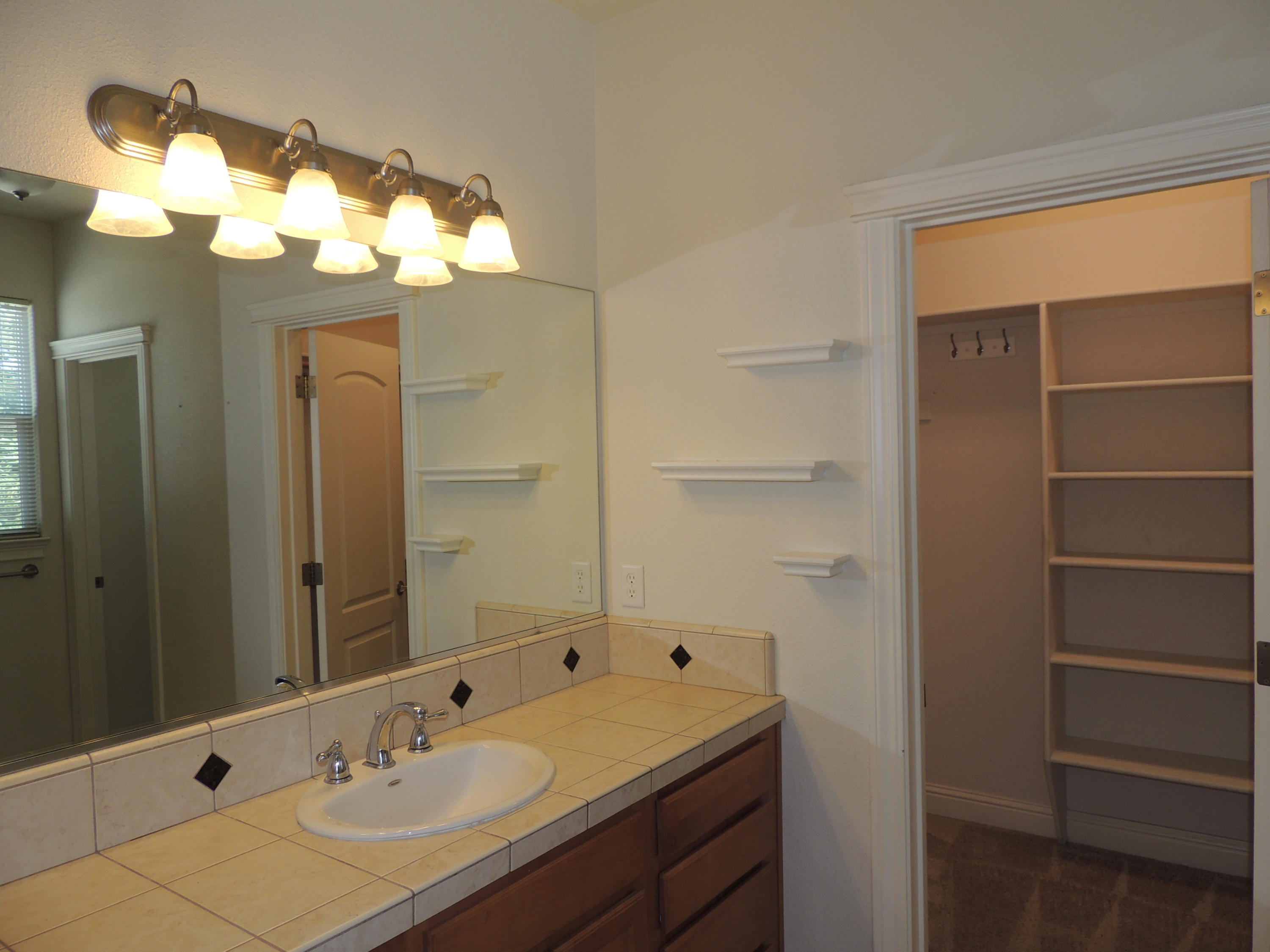 2076 Tarmac Road Redding, CA 96003 - Photo 17 of 26 Master Bath