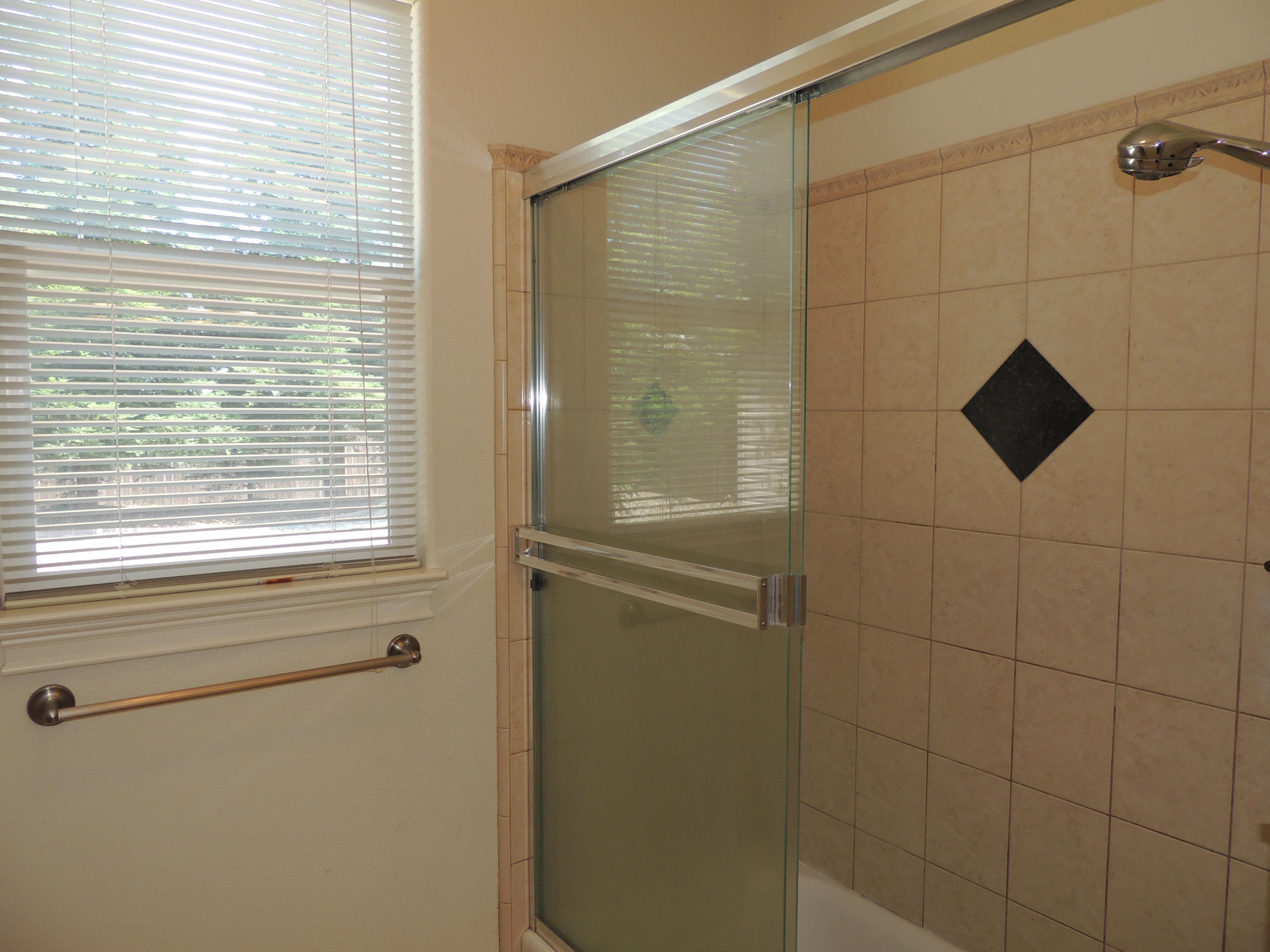 2076 Tarmac Road Redding, CA 96003 - Photo 18 of 26 Master Bath
