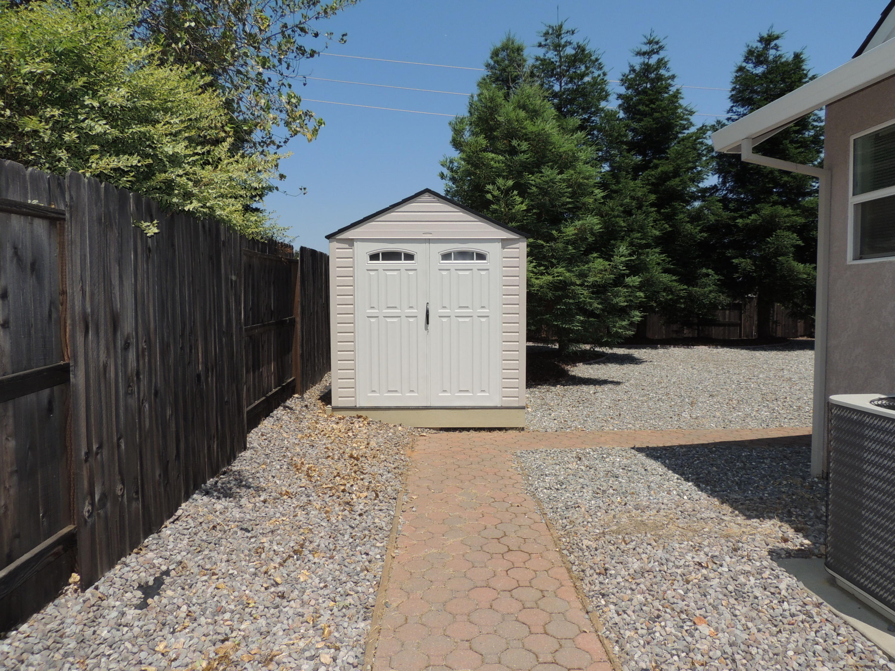 2076 Tarmac Road Redding, CA 96003 - Photo 25 of 26 Shed