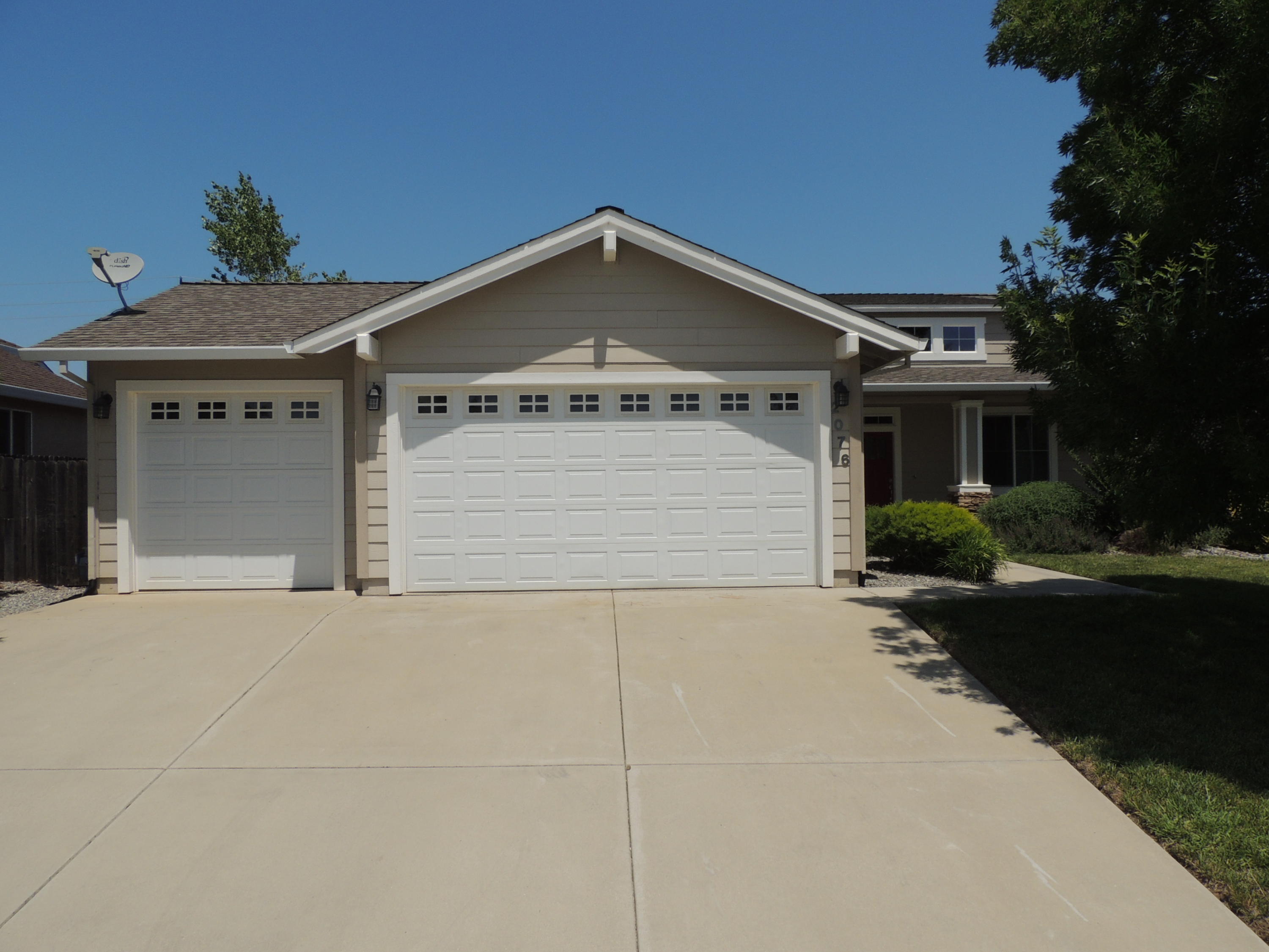 2076 Tarmac Road Redding, CA 96003 - Photo 26 of 26 3 Car Garage