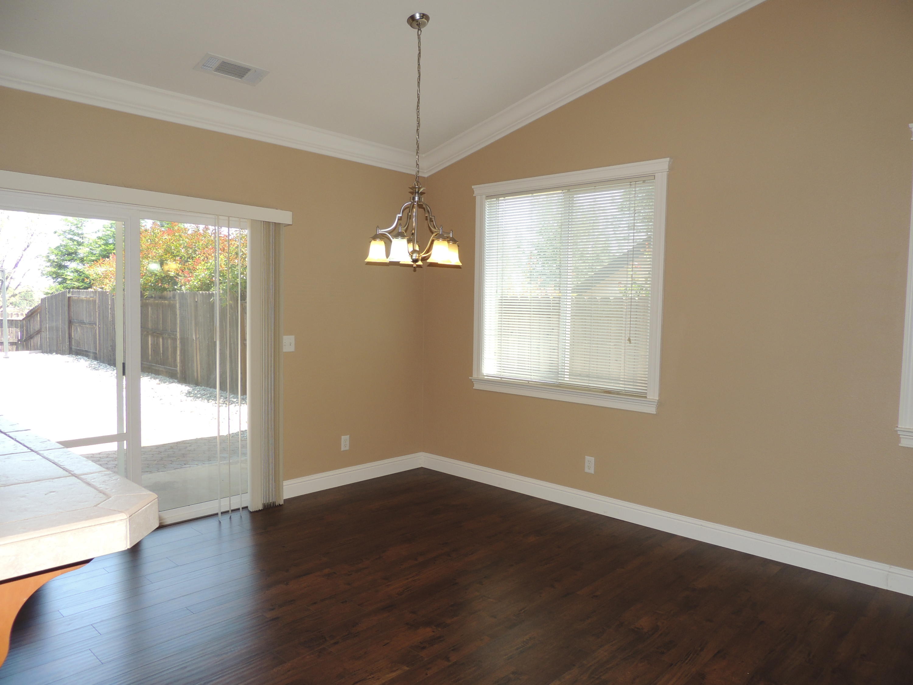 2076 Tarmac Road Redding, CA 96003 - Photo 8 of 26 Dining Area