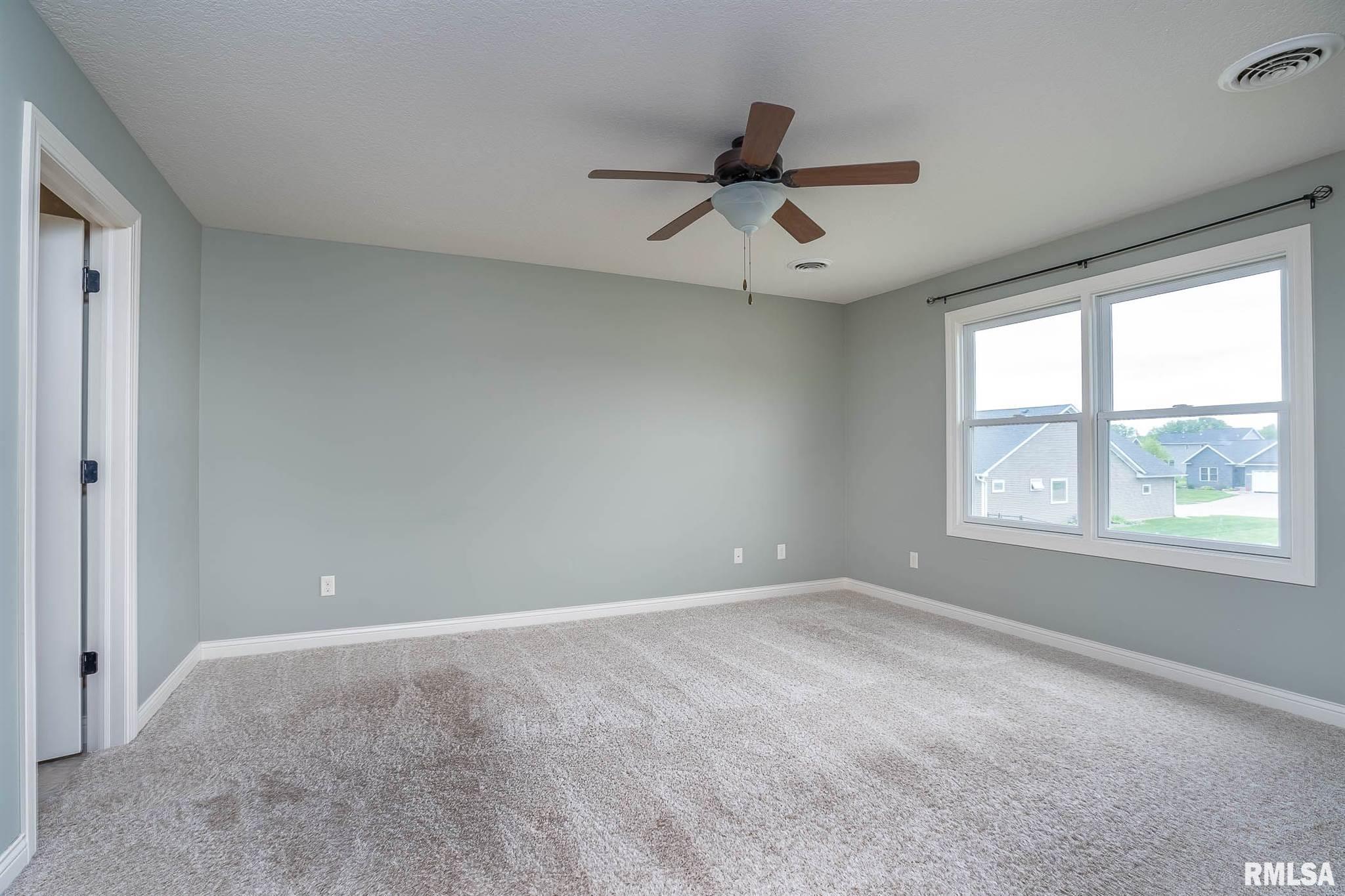 802 Stonebridge Circle Eldridge, IA 52748 - Photo 10 of 18