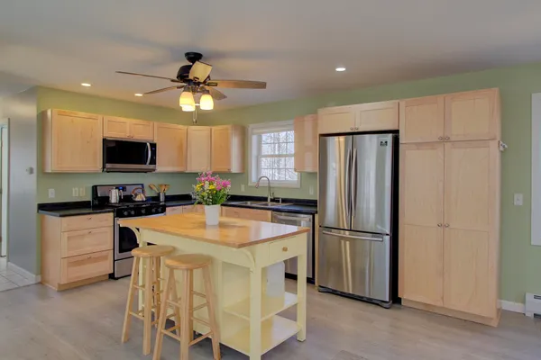 $464,900 | 47 Lovers Lane, Grand Isle, VT 05458