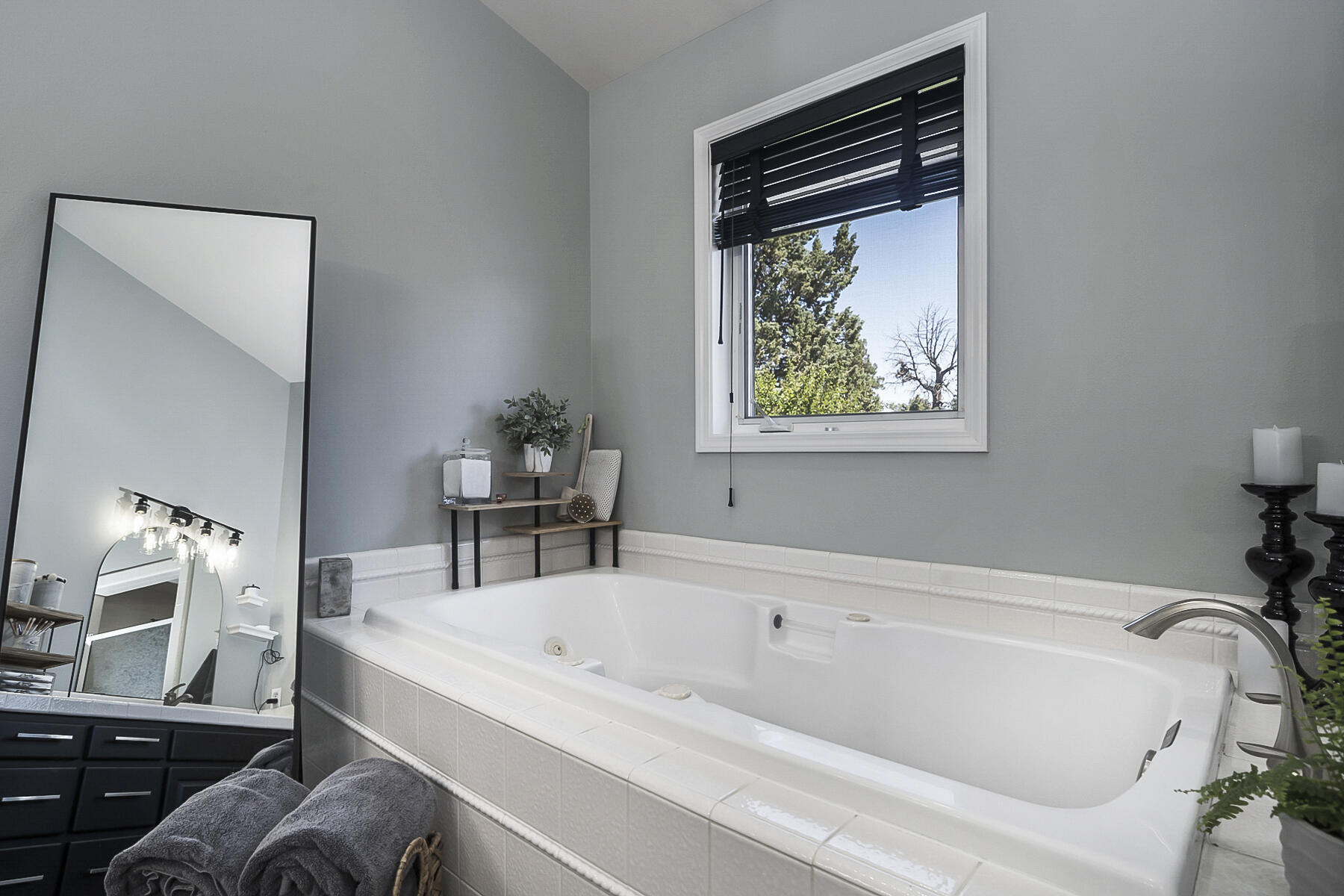 24055 Dodds Road Bend, OR 97701 - Photo 45 of 61 Jetted Tub