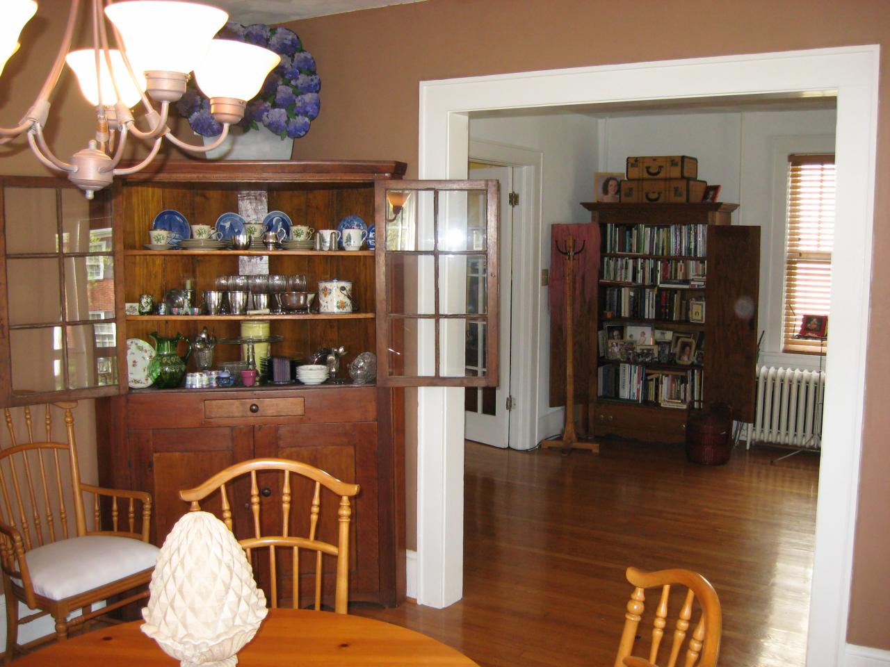 1915 Sheffield Road Southwest Roanoke, VA 24015 - Photo 7 of 31 Living Room 2