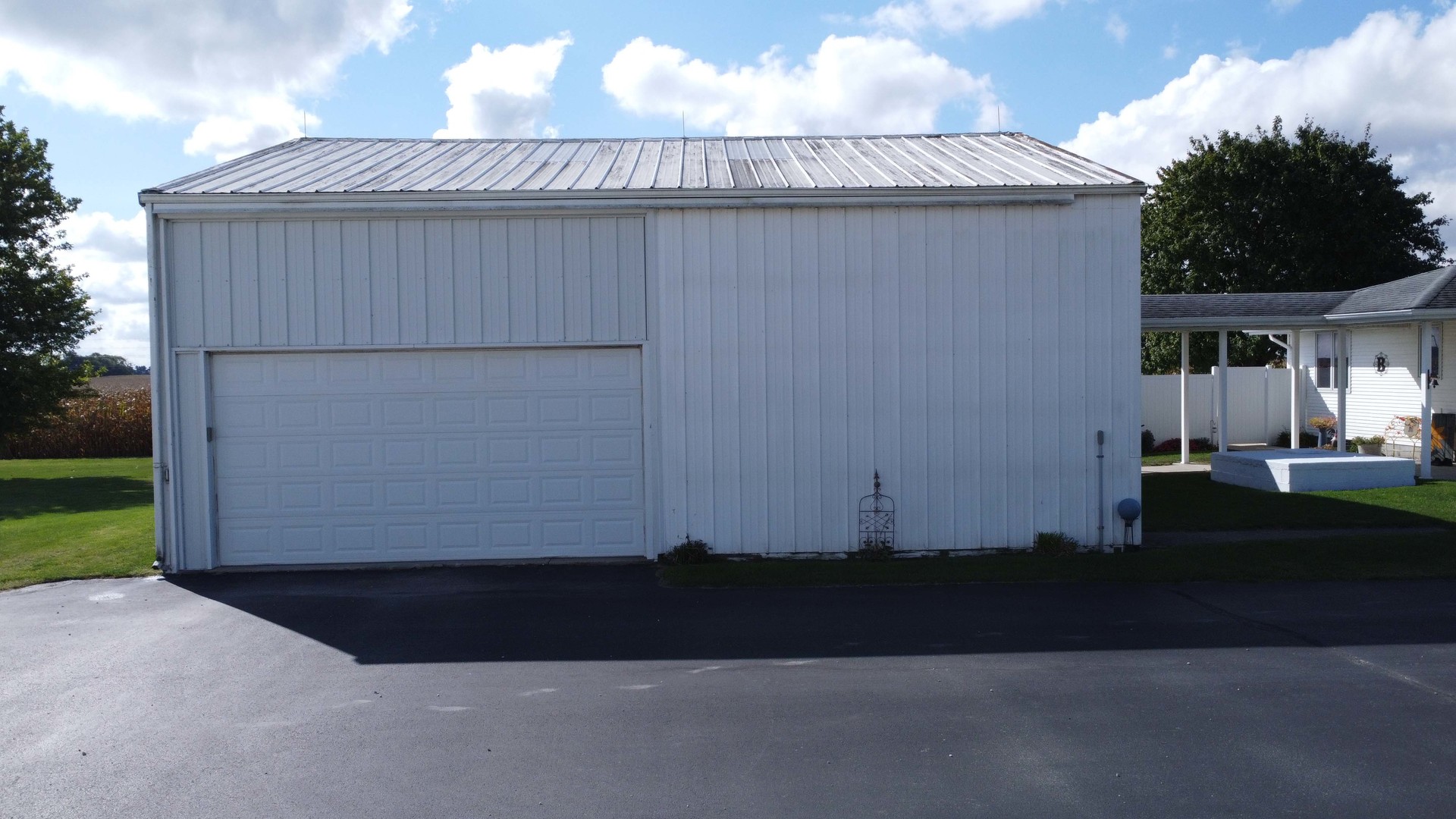 1718 North 1800 East Road Watseka, IL 60970 - Photo 14 of 113 a house view with a outdoor space