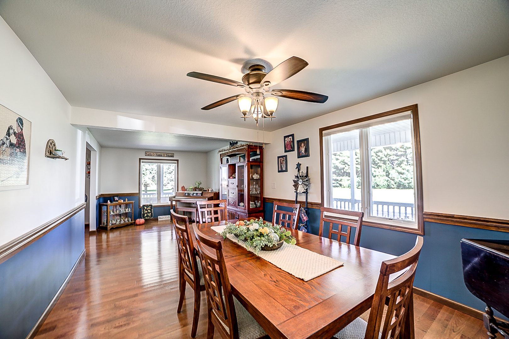 1718 North 1800 East Road Watseka, IL 60970 - Photo 30 of 113 a dining room with furniture window and wooden floor