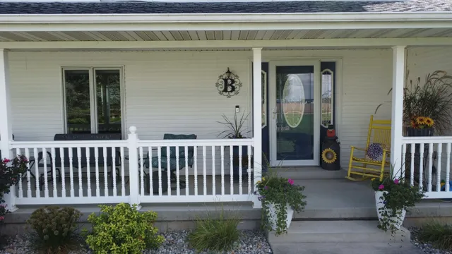 a view of house with garden