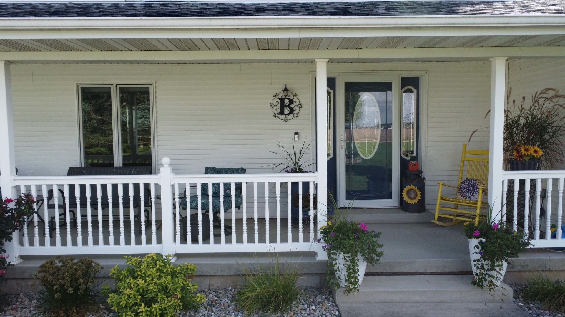 1718 North 1800 East Road Watseka, IL 60970 - Photo 3 of 113 a view of a porch with a bench