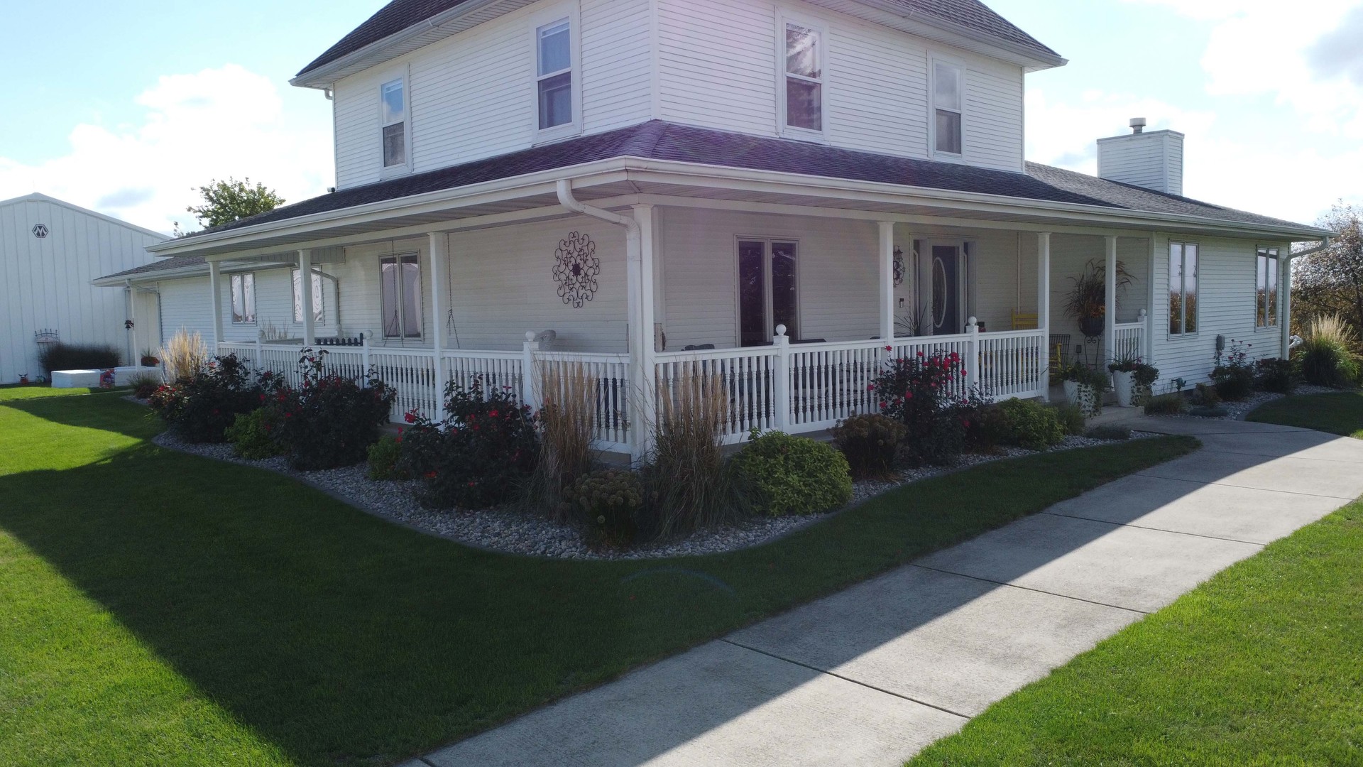 1718 North 1800 East Road Watseka, IL 60970 - Photo 4 of 113 a view of house with garden